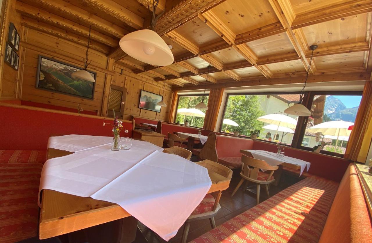 Hotel Zirbenhof Sankt Leonhard im Pitztal Bagian luar foto