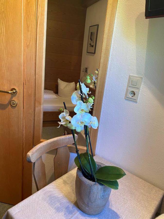 Hotel Zirbenhof Sankt Leonhard im Pitztal Ruang foto