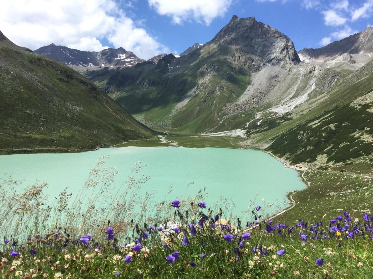 Hotel Zirbenhof Sankt Leonhard im Pitztal Bagian luar foto