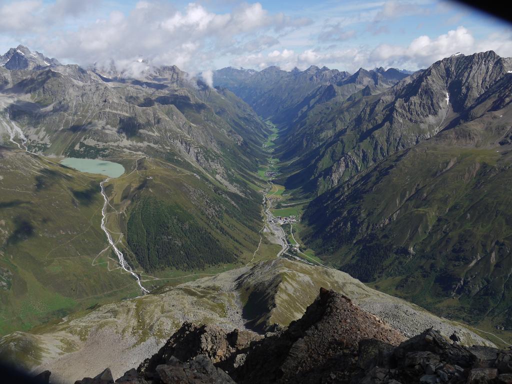 Hotel Zirbenhof Sankt Leonhard im Pitztal Bagian luar foto