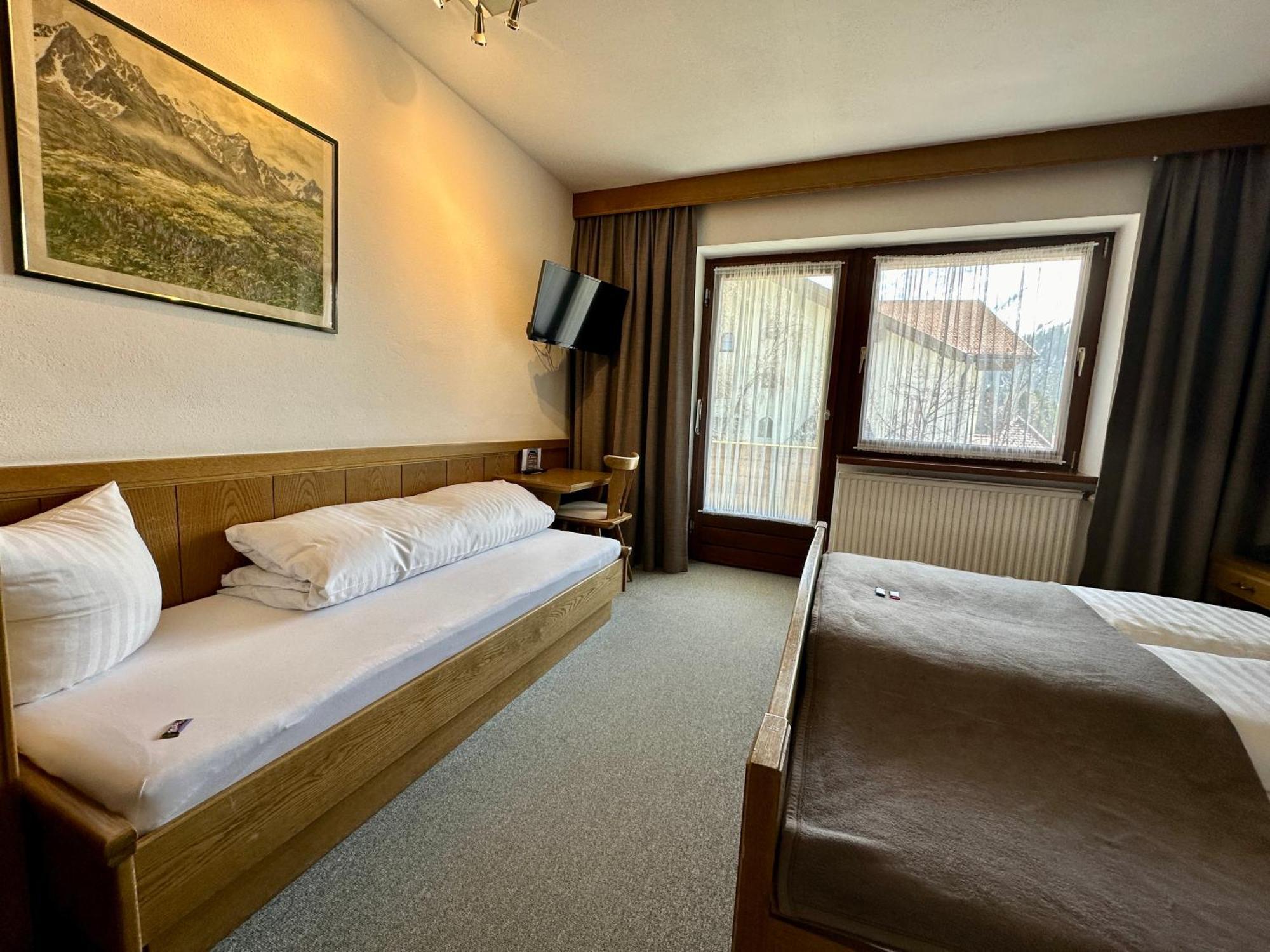 Hotel Zirbenhof Sankt Leonhard im Pitztal Ruang foto