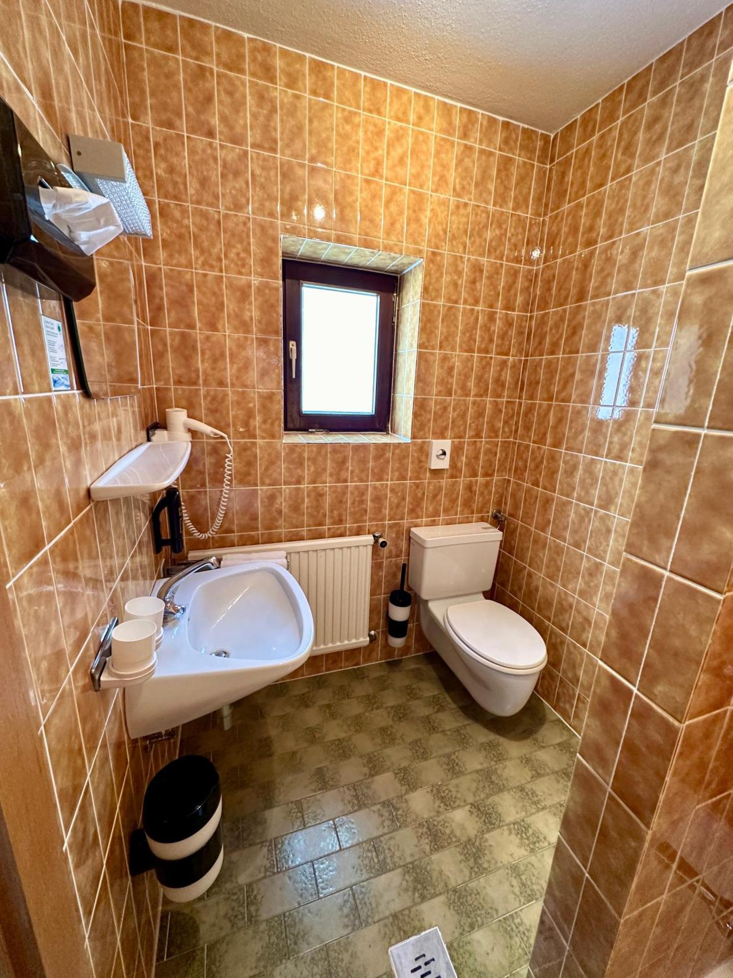 Hotel Zirbenhof Sankt Leonhard im Pitztal Ruang foto