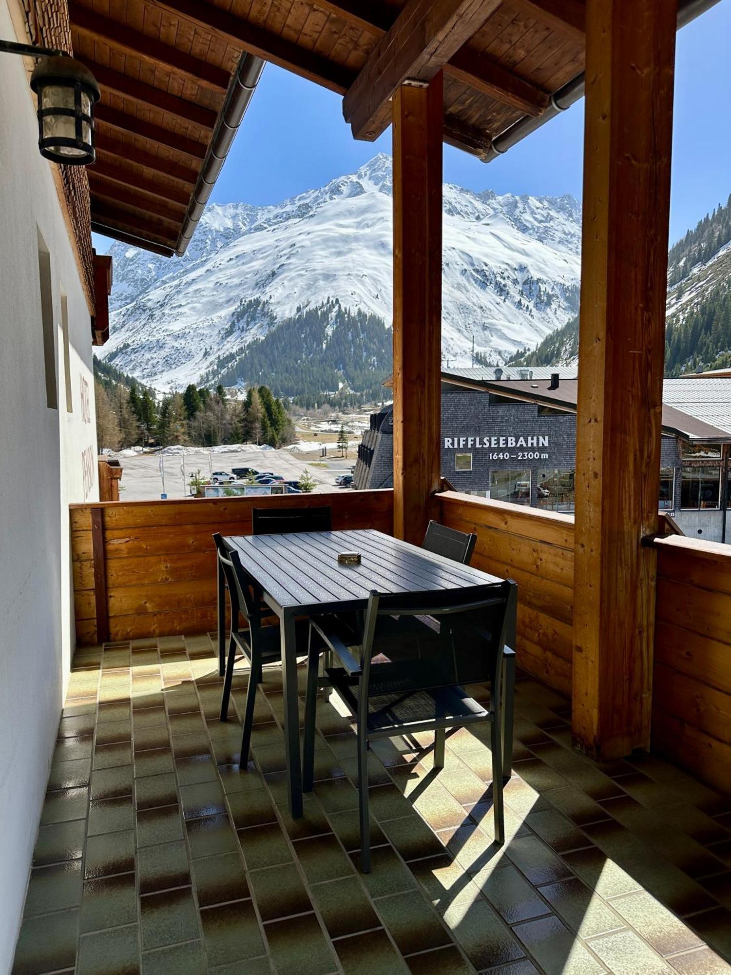 Hotel Zirbenhof Sankt Leonhard im Pitztal Ruang foto