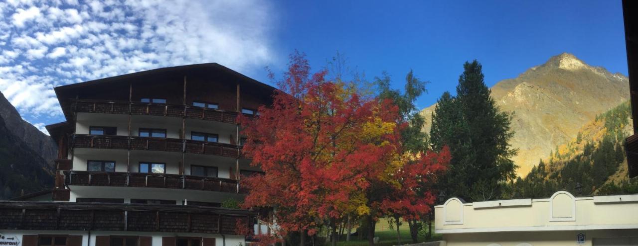 Hotel Zirbenhof Sankt Leonhard im Pitztal Bagian luar foto